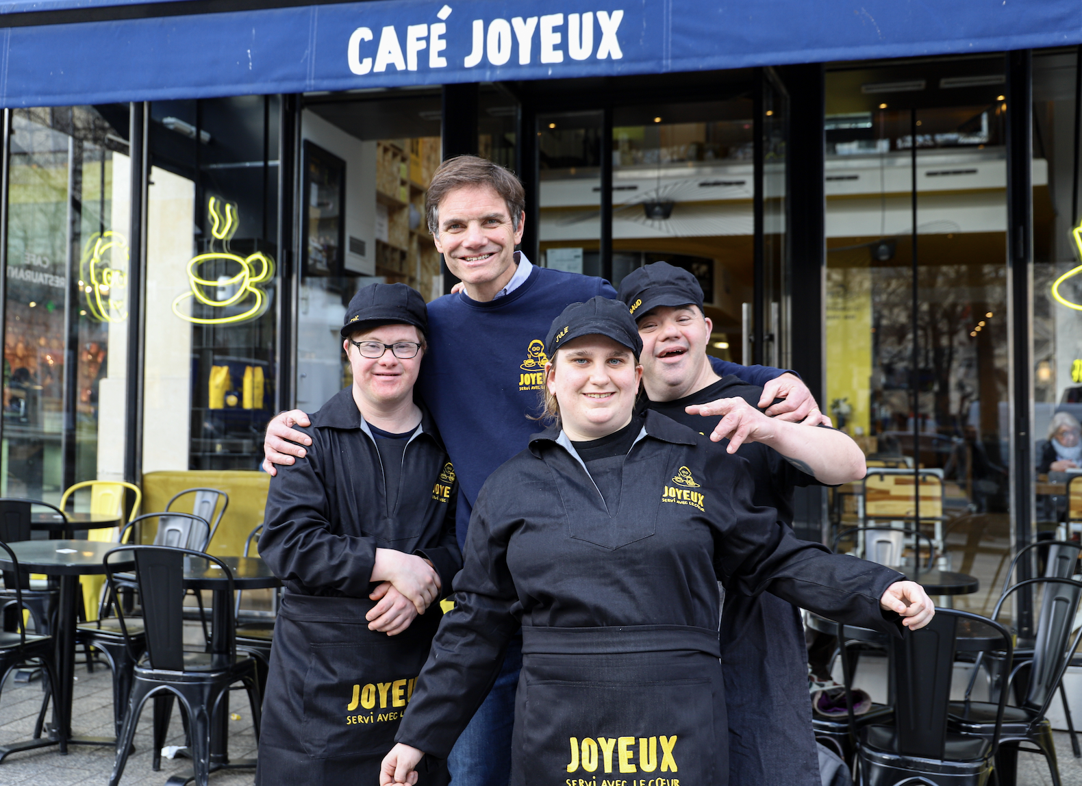 Yann Bucaille Lanrezac et une equipe Cafe Joyeux